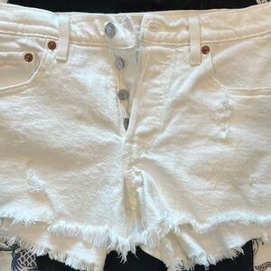 Levi’s 501 white denim shorts, size Smalle W25, like new condition.